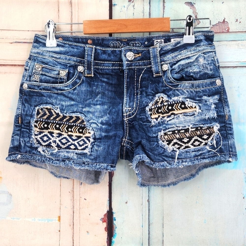 Miss Me Signature‎ Distressed Shorts - Picture 2 of 6